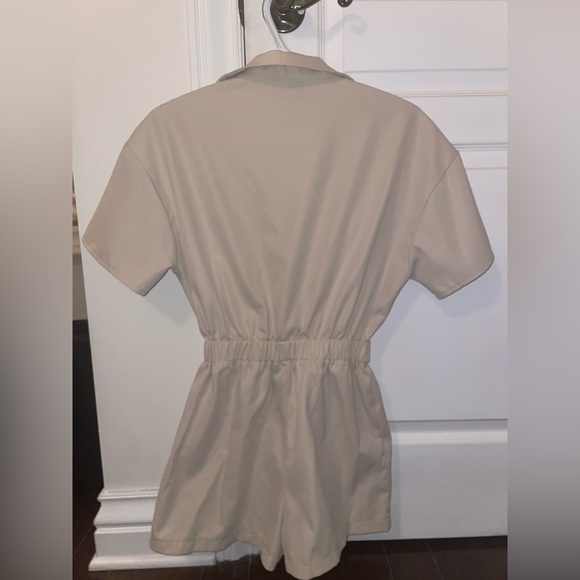 Shein Buttoned Romper - Picture 5 of 6
